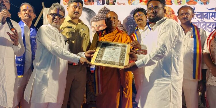 बुद्धपौर्णिमेनिमित्त दुधनी येथे सामूहिक बुद्ध वंदना उत्साहात