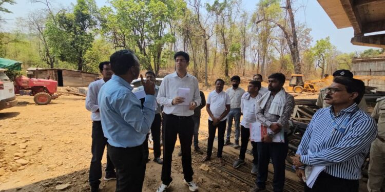 अपूर्ण रस्ते व पुलांवर प्रशासनाचा कडक बडगा; राष्ट्रीय महामार्ग विभागाला ‘कारणे दाखवा’ नोटीस