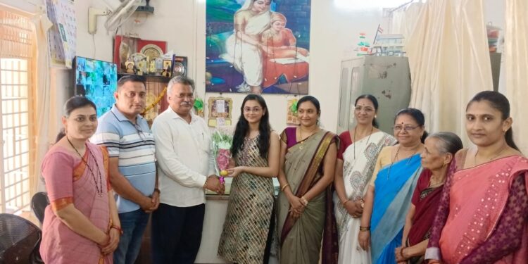 व्हॉलंटरी कनिष्ठ महाविद्यालयात गुणवंत विद्यार्थ्यांचा दिमाखदार सत्कार सोहळा