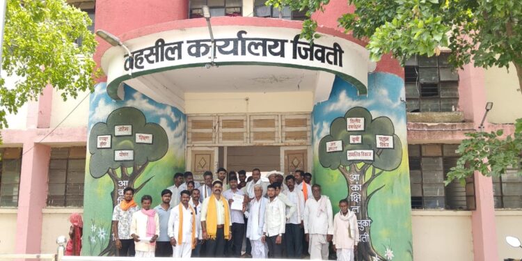 बंजारा समाजाच्या एसटी आरक्षण मागणीसाठी जिवती तहसीलदारांना निवेदन