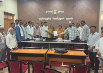 पाथरीत 4 वर्षीय चिमुकलीवरील अत्याचाराचा तीव्र निषेध; निषेध मोर्चा काढून SDM यांना निवेदन सादर