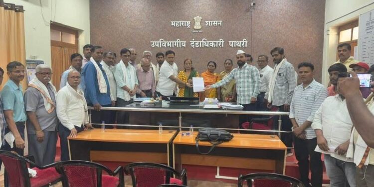 पाथरीत 4 वर्षीय चिमुकलीवरील अत्याचाराचा तीव्र निषेध; निषेध मोर्चा काढून SDM यांना निवेदन सादर