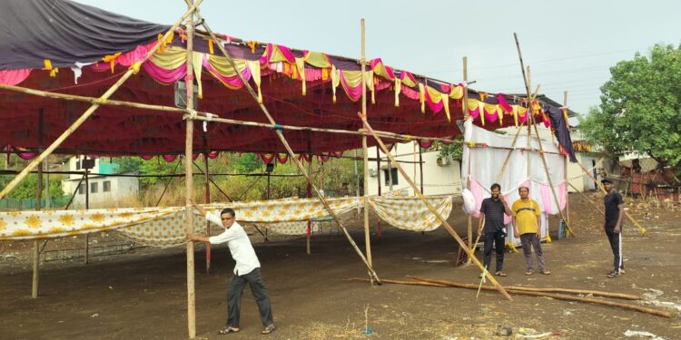 अवकाळी पावसाने लग्नसोहळ्यांवर घातला विघ्न; मंडपांचे नुकसान, वराडी मंडळींची तारांबळ
