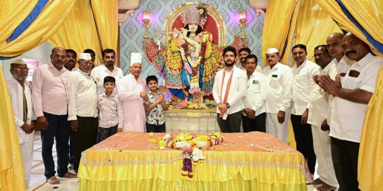 संवत्सर येथील महानुभाव आश्रमात राजधर बाबांच्या हस्ते आमदार विवेकभैय्या कोल्हे यांचा भव्य सत्कार