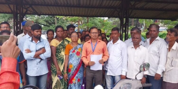 आदिवासींची १२ हजार ५०० पदांची विशेष पदभरती करा – बिरसा फायटर्सची मागणी