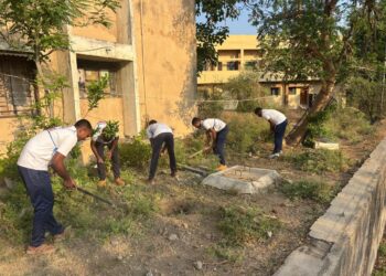 वर्धा पोलिस दलाचा स्वच्छतेचा संकल्प; ‘स्वच्छ वर्धा-सुंदर वर्धा’ उपक्रमांतर्गत श्रमदान मोहीम संपन्न