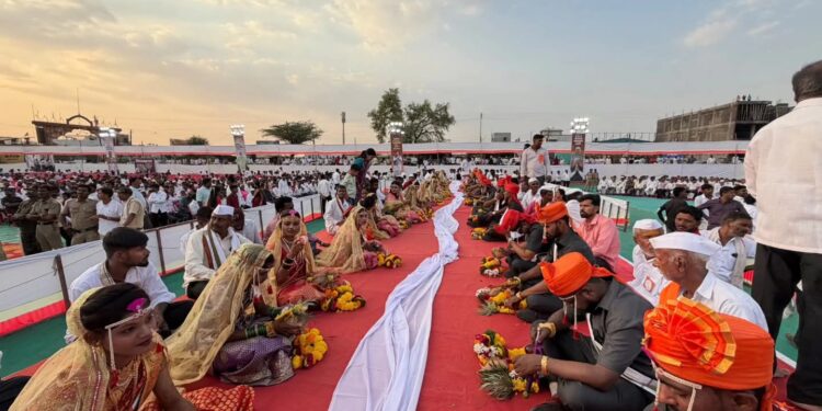 करमाळ्यात श्रीराम प्रतिष्ठानचा सर्वधर्मीय सामुदायिक विवाह सोहळा उत्साहात संपन्न