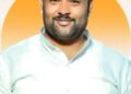 मिलिंदशेठ भोईटे यांच्याकडून संदीप घोडके कुटुंबाला एक लाख रुपयांची मदत