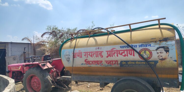 तीर्थक्षेत्र माहूरमध्ये “मागेल त्याला मोफत पाणी टँकर” उपक्रम ठरतोय जीवनदायी