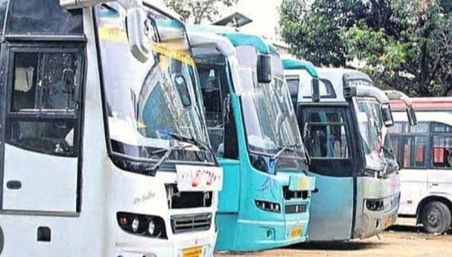 पुणे-मुंबईहून येणाऱ्या कुटुंबांची खासगी ट्रॅव्हल्स चालकांकडून लूट