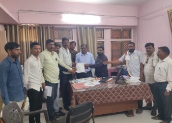 वारंवार खंडित होणाऱ्या वीज पुरवठ्याबाबत युवक काँग्रेसचे निवेदन
