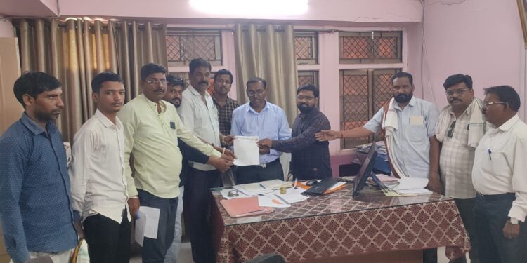 वारंवार खंडित होणाऱ्या वीज पुरवठ्याबाबत युवक काँग्रेसचे निवेदन