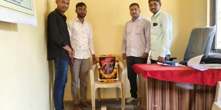 नरळद ग्रामपंचायत कार्यालयात छत्रपती संभाजी महाराजांची जयंती साजरी