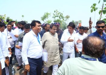 पालखी मार्ग पाहणी दौऱ्यात घुलेनगर येथील ऐतिहासिक विहिरीची पाहणी