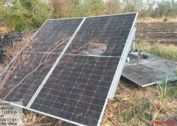 वादळी वाऱ्यामुळे शेतातील सौर ऊर्जा पॅनलचे नुकसान