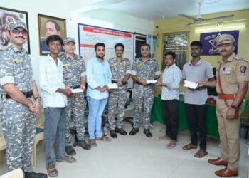 चामोर्शी पोलिसांची दमदार कारवाई; २ लाख ३९ हजारांचे ११ मोबाईल हस्तगत