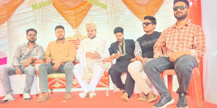 बेगडी प्रतिष्ठेला फाटा; पत्रकार हसन तकीलदार यांनी मुलाचा मशिदीत साधेपणाने लावला विवाह