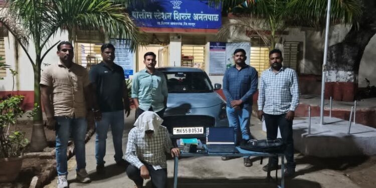 लातूर जिल्ह्यात मोठी कारवाई: कारमधून आयपीएल मॅचवर ऑनलाईन सट्टा चालविणारा बुकी गजाआड; ७ लाखांचा मुद्देमाल जप्त