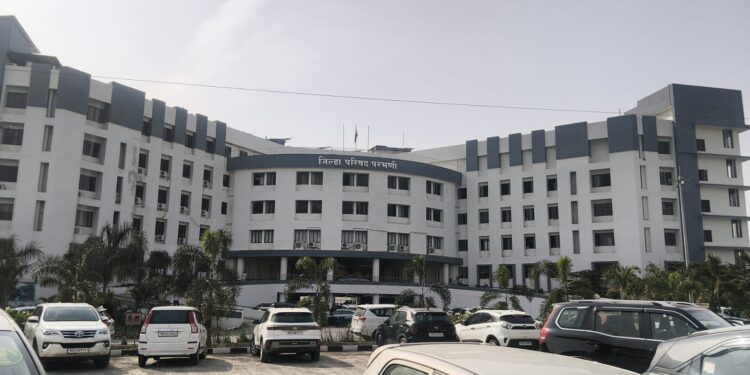 परभणीचे ‘मिनी मंत्रालय’ असुविधांच्या विळख्यात; नागरिकांत तीव्र नाराजी
