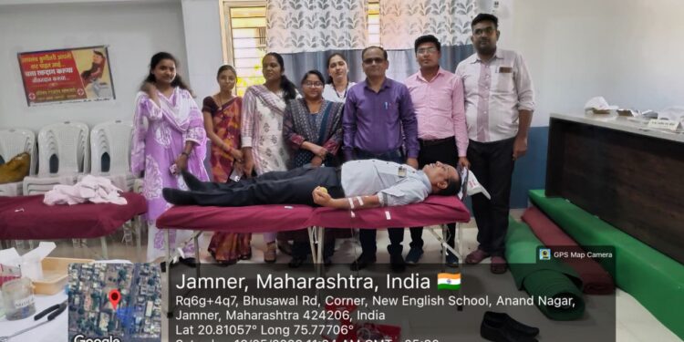 सुरेशदादा जैन औषधनिर्माण शास्त्र महाविद्यालयात रक्तदान शिबिरं संपन्न
