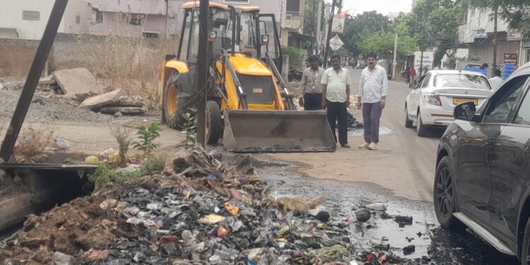 मान्सूनपूर्व नालेसफाईची कामे युद्धपातळीवर सुरू