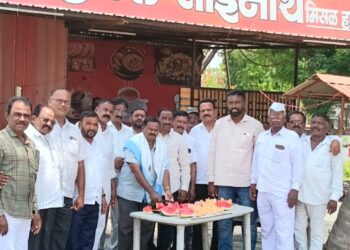 कलिंगड कापून वाढदिवस साजरा; समाजापुढे ठेवला वेगळा आदर्श