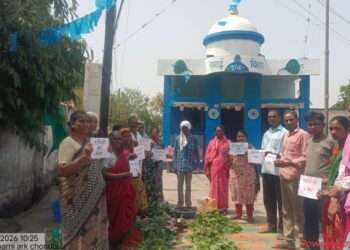 चोंढी गावात निंबोळी व दशपर्णी अर्काचे प्रात्यक्षिक