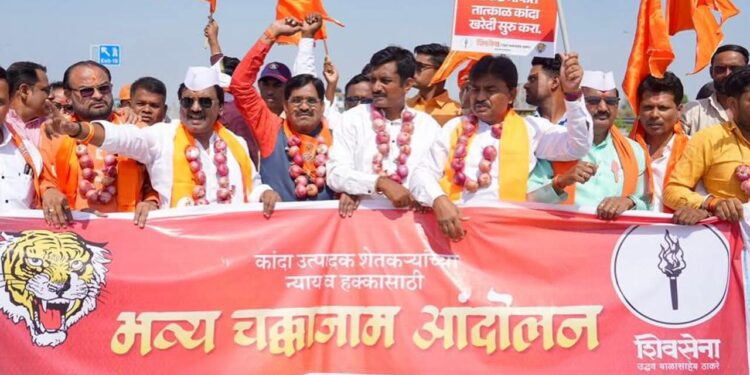 समृद्धी महामार्गावर शिवसैनिकांचा एल्गार; शेतकऱ्यांच्या हक्कासाठी अंबादास दानवे यांचा ‘चक्काजाम’
