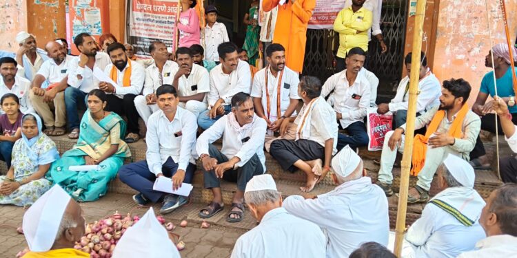 वैजापूर पंचायत समिती कार्यालयासमोर हिंदवी जनक्रांती सेनेचे आंदोलन; शेतकरी प्रश्नांवर तीव्र भूमिका