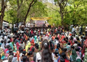सुपीक शेतजमिनी अधिग्रहित करण्याविरोधात गडचिरोलीत हजारो शेतकऱ्यांचे धरणे आंदोलन