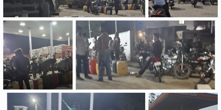दोंडाईचा शहरातील पेट्रोल पंपांवर डिझेल-पेट्रोलसाठी झुंबड; नागरिकांमध्ये भीतीचे वातावरण