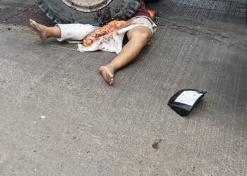 रोपळे चौकात भीषण अपघात; भरधाव टिपरखाली युवक ठार, नागरिक संतप्त