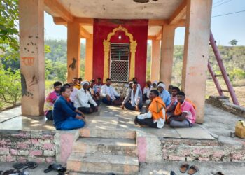 निलेश कापकर यांच्याकडून सामाजिक बांधिलकी; अंध कीर्तनकार आणि कॅन्सरग्रस्त कुटुंबाला आर्थिक मदत