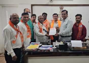 शहादा शहरातील खड्डे तात्काळ बुजवा; अन्यथा शिवसेनेचा तीव्र आंदोलनाचा इशारा