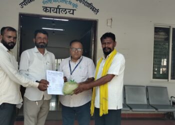 दुर्बळ्या गावात रेशन वाटपात भ्रष्टाचाराचा आरोप; लाभार्थ्यांची अधिकाऱ्यांकडे तक्रार