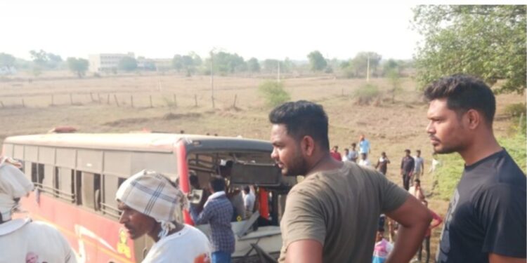 मुरखळा नजीक भीषण बस अपघात; दोन ठार, अनेक जखमी — चिमुकल्याची प्रकृती चिंताजनक