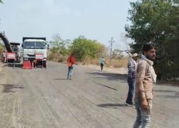 येवला-मनमाड रस्त्याच्या कामाला गती; संपूर्ण रस्त्याचे होणार नव्याने डांबरीकरण