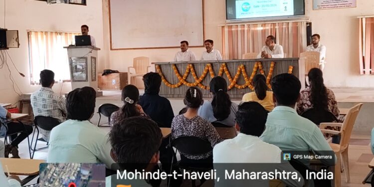 के. व्ही. पटेल कृषी महाविद्यालयात ‘जागतिक मधमाशी दिवस’ उत्साहात साजरा