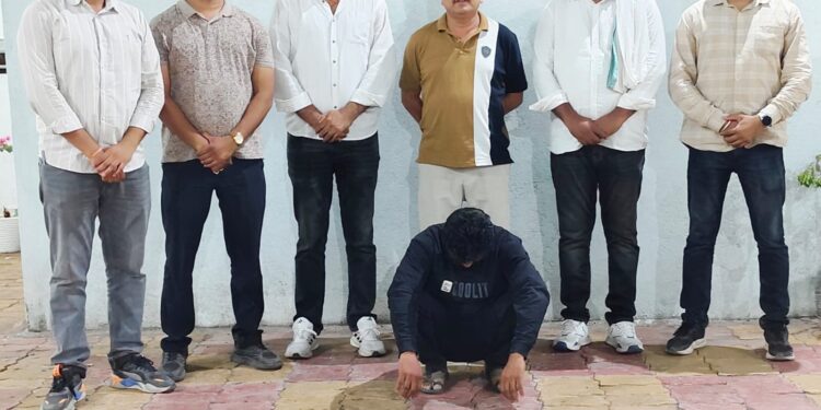 मेफेड्रॉन (एम.डी. ड्रग्स) विक्री करणाऱ्या सराईत गुन्हेगारासह पत्नीवर स्थानिक गुन्हे शाखेची धडक कारवाई