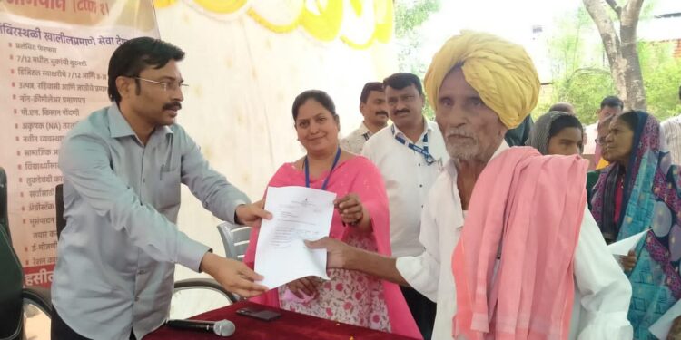 येहळेगाव सोळंके येथे ‘छत्रपती शिवाजी महाराज महसूल समाधान शिबिर’ संपन्न