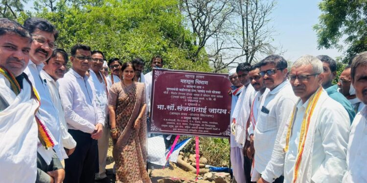 पिशोर उमाठा पांधी येथे ‘मुख्यमंत्री बळीराजा शेत पाणंद रस्ते’ योजनेचा शुभारंभ; शेतकऱ्यांमध्ये आनंदाचे वातावरण