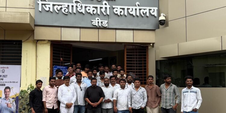 बीड येथील आशीर्वाद मंगल कार्यालयात विवाह सोहळ्यात फटाक्यांचा स्फोट; फोटोग्राफर गंभीर भाजला