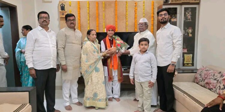 सोनके येथे नऊ किलो चांदीच्या नागदेवता व पलंग अर्पण सोहळ्याला उत्स्फूर्त प्रतिसाद