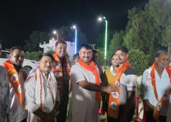 पिंपळगाव राजा येथे शिवसेनेत शेकडो कार्यकर्त्यांचा जाहीर पक्षप्रवेश; बूथ प्रमुखांची बैठक उत्साहात संपन्न