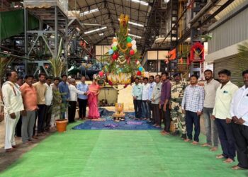 एनव्हीपी शुगर कारखान्यात तृतीय गळीत हंगामाचे मिल रोलर पूजन