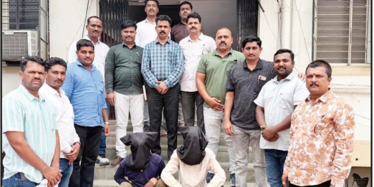 सोनसाखळी चोरणारे दोन चोरटे जेरबंद; स्थानिक गुन्हे शाखा व आष्टी पोलिसांची संयुक्त कारवाई