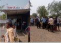 मारेगाव येथे गॅस सिलिंडरसाठी नागरिकांची प्रचंड गर्दी; पुरवठा तुटवड्यामुळे रांगा, नागरिकांचा संताप