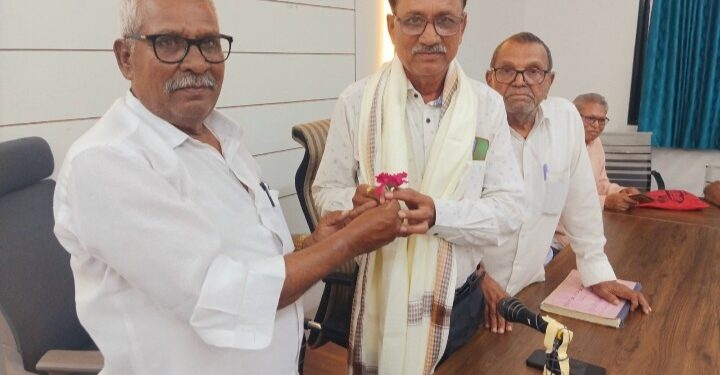 शहादा तालुका सेवानिवृत्तांच्या बहुउद्देशीय संस्थेच्या अध्यक्षपदी शरद धारू पाटील यांची बिनविरोध निवड.
