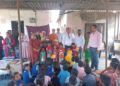 “अ ग्लिम्पस ऑफ डीव्हीनिटी” परिवारातर्फे आदिवासी विद्यार्थ्यांसाठी शैक्षणिक साहित्य व सायकल वाटप