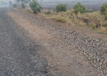 पावसाळ्यापूर्वी कुटंगा-बैरागड रस्त्याचे काम पूर्ण करा; ग्रामस्थांची आक्रमक मागणी